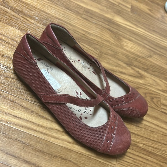 TAOS RED MARY JANE FLAT SZ 8.5 - Picture 1 of 9